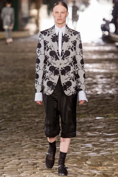 Look 17